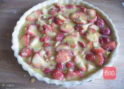 Illustration of how to make sweet strawberry pie 2