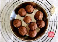 Illustration of how to make piglet bean paste buns 6