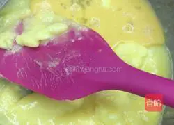 Man Illustration of how to make cranberry biscuits 2