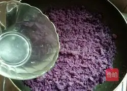 Illustration of how to make purple sweet potato and peanut filling 4
