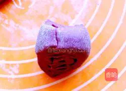 Illustration of how to make purple sweet potato rolls 13