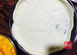 Illustration of how to make banana and mango pie 6