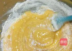 Illustration of how to make eight-inch chiffon cake 9