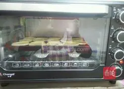 Illustration of how to make light cream condensed milk egg tart 13