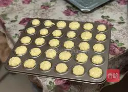 Illustration of how to make crispy egg biscuits 8