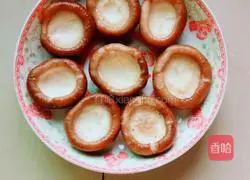 Illustration of how to make mushroom egg tarts 1