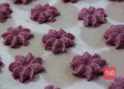 Illustration of how to make cherry blossom cookies 8