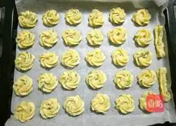 Illustration of how to make scallion oil cookies 8