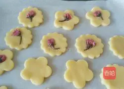 Illustration of how to make cherry blossom cookies 7