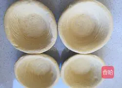 Illustration of how to make crispy egg tarts 1