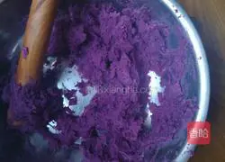 Illustration of how to make purple sweet potato cake 2
