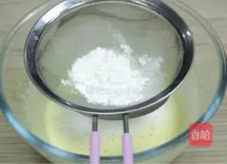 Illustration of how to dissolve egg yolk into beans 4