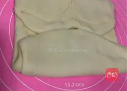 Illustration of making homemade egg tart crust 14