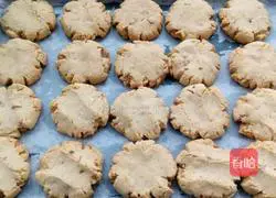 Illustration of how to make walnut cake 12