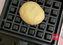 Illustration of how to make purple rice waffles 10