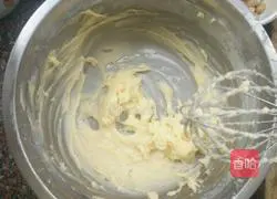 Illustration of how to make peanut crisp biscuits 4