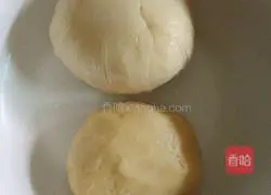 Thousand-layer puff pastry bean paste roll recipe 3