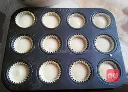Illustration of how to make small cupcakes 4