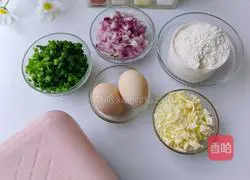 Illustration of how to make scallion cheese pie 1