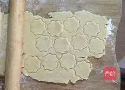 Illustration of how to make romantic cherry blossom cookies 6
