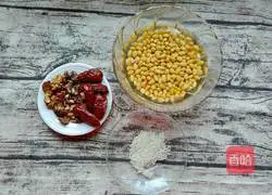 Illustration of how to make walnut health soy milk 2