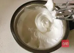 Illustration of how to make split egg sponge cake 6