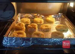 Illustration of how to make coconut cookies 10