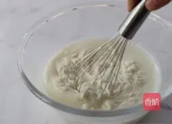 Illustration of how to make yogurt pineapple mousse cup 11