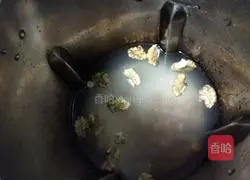 Illustration of how to make walnut and peanut paste 4