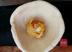 (Egg tart skin version) Illustration of how to make egg yolk cake 3