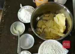 Illustration of how to make cookie egg tarts 1