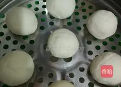 Illustration of how to make steamed buns with bean paste stuffing 12