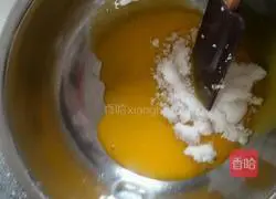 Illustration of how to make chiffon cake 3