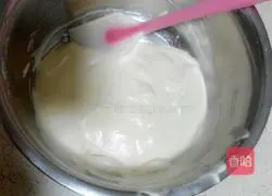 Illustration of how to make paper cup orange raisin cake 12