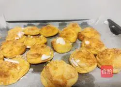 Strawberry Flavored Cream Crisp Illustration of making puff puffs 21