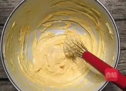 Illustration of how to make caramel walnut pie 3