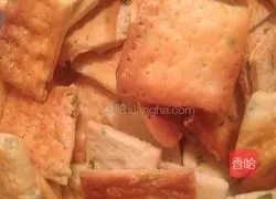 Illustration of how to make onion crispy soda crackers 7