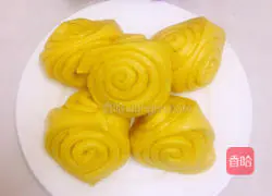 Illustration of how to make pumpkin rolls 12