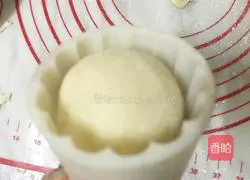 Illustration of how to make snow-skin mooncakes with pineapple filling 14