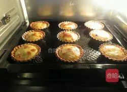 Illustration of how to make dumpling skin egg tarts 11