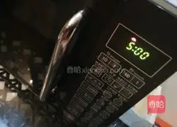 Illustration of how to make microwave cookies 9