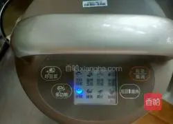 Illustration of how to make walnut and sesame paste 6