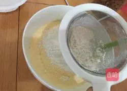 Illustration of how to make raisin cupcakes 8