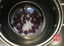 Illustration of how to make purple potato and taro balls 8