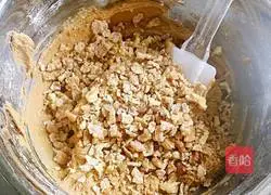 Illustration of how to make caramel walnut chip cookies 7