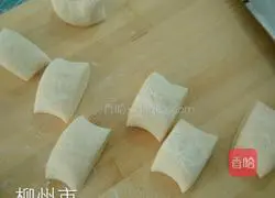 Illustration of how to make bean paste buns 9