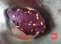 Illustration of how to make purple sweet potato and peanut cookies 5
