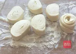 Illustration of how to make homemade egg tart crust 17