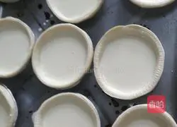 Illustration of how to make Portuguese egg tarts 6