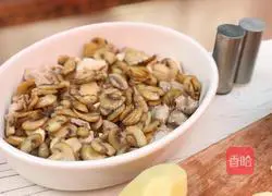 Potato and Mushroom Pie Illustration of how to do it 9